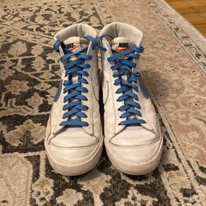 Nike White and Blue Classic Sneakers